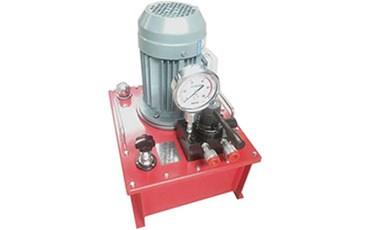 生產(chǎn)廠家分享新人在使用電動(dòng)液壓泵時(shí)要注意的事項(xiàng)