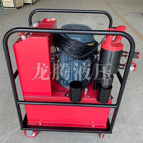 環(huán)槽鉚釘機